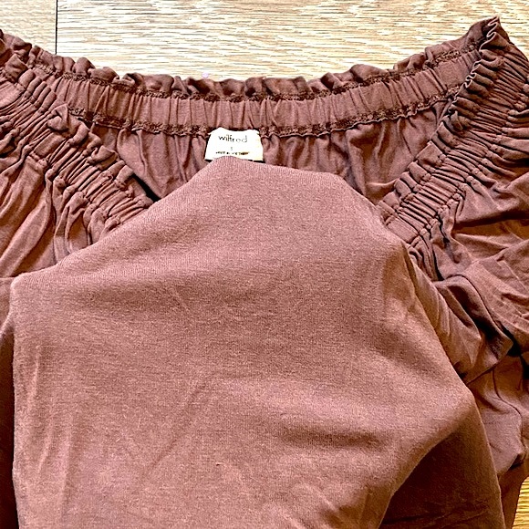 ARITZIA • WILFRED • Sartre Off-Shoulder Flowy T-Shirt • Small • Mauve Brown - Picture 9 of 13